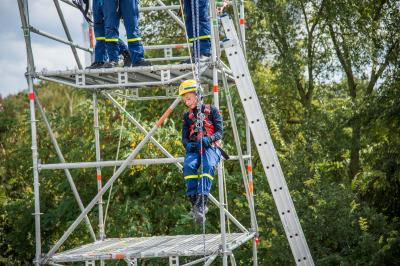 Stuttgart: THW oeffnet ihr Tore - Jugendgruppe fuehrt ihr Koennen vor - CDU-Politiker Stefan Kaufmann schaute auch vorbei